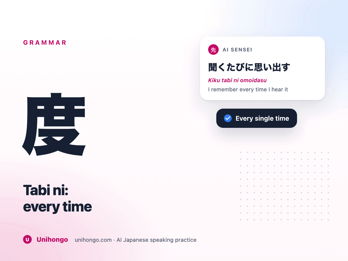 桌子上的耳机,旁边是一张旧学校照片